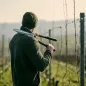 Preview: Alpen Pilatus 200 Heckenschere bei der Gartenarbeit