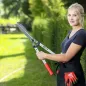 Preview: FELCO Heckenschere Anwendung im Garten mit Benutzer
