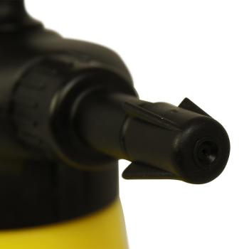 Detailansicht der verstellbaren Düse am MESTO BUGSI 3132K 1L Drucksprüher – fein regulierbarer Sprühstrahl