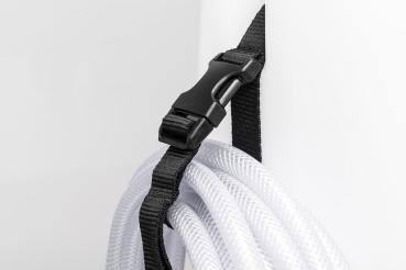 Detailansicht der Schlauchhalterung mit Clip am MESTO e.AQUA 20 Akku-Wasserbehälter