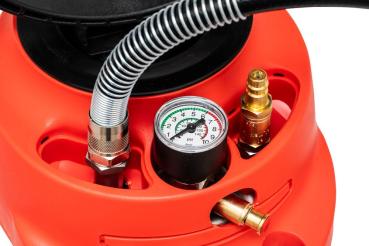 Detailansicht Tragegriff und Knickschutzfeder des MESTO INOX SUPER EXTREME F10 Hochdrucksprühgeräts