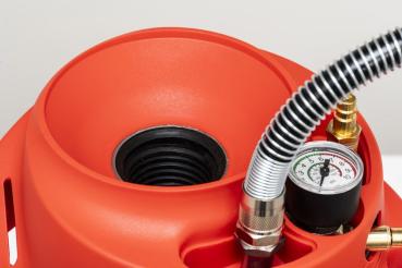 Trichterförmige Einfüllöffnung mit Gewindeverschluss des MESTO INOX SUPER EXTREME F10 Hochdrucksprühgeräts in Nahaufnahme