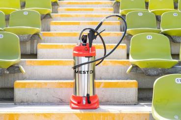 Hochdrucksprühgerät INOX SUPER EXTREME im Stadion im Einsatz