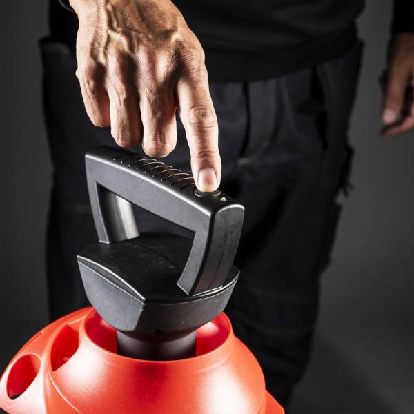 MESTO e.PRIMER 3227P – Starttaste des e.flow-Akkusystems zur automatischen Druckregulierung