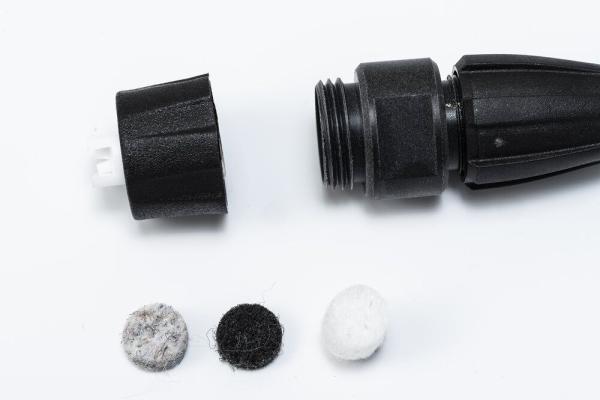 Demontierte Flachstrahldüse mit austauschbaren Filtern für den MESTO FOAMER F4