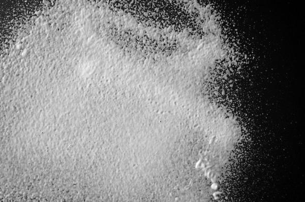 Flächige Haftung von Reinigungsschaum auf glatter senkrechter Oberfläche mit MESTO Schaumsprüher