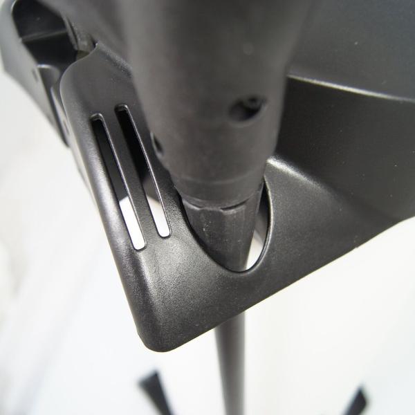 Detailaufnahme des MESTO CLEANER F10 Drucksprühgeräts – integrierter Spritzrohrhalter am Gerät für sichere Aufbewahrung.