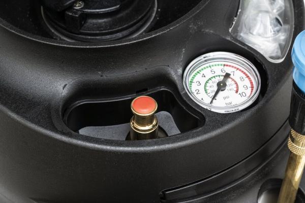 MESTO INOX 10 3615G – integriertes Druckbegrenzungsventil (2 bar) und analoges Manometer